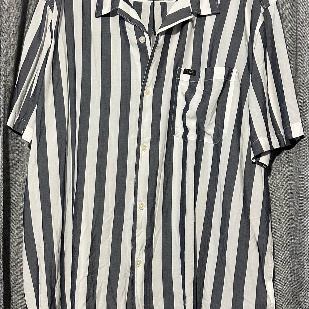Lee Men's Black and White Lightweight Coastal Vacation Striped Button Down Shirt